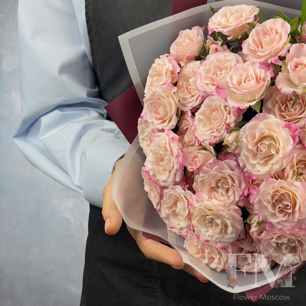 Букет из 9 кустовых роз "Speak Blossoms" 
